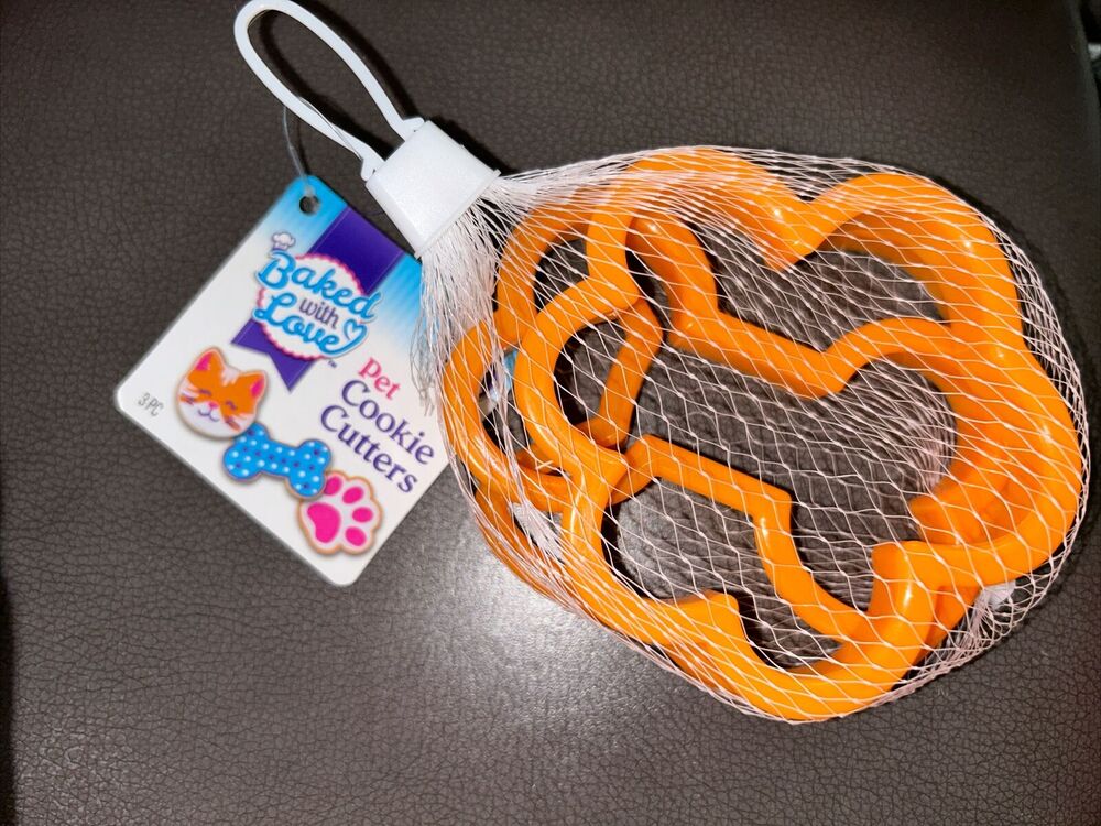 Baked With Love - Pet Cookie Cutters - 3 Piece Set - Head / Bone / Paw NWT